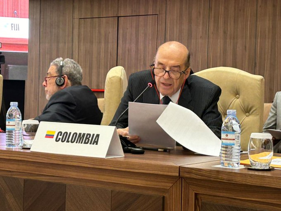 "Colombia reiteró el llamado a un cese al fuego en medio oriente y rechazó las medidas coercitivas unilaterales impuestas a Cuba, durante la Cumbre del Movimiento de Países no Alineados", escribió la Cancillería en su cuenta de X. En la foto, el ministro, Álvaro Leyva.