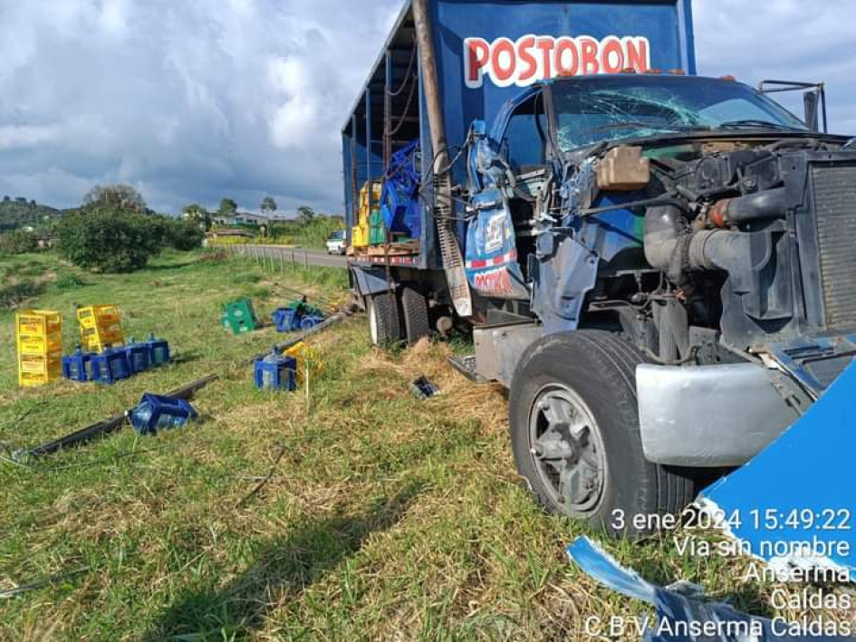 El Cuerpo de Bomberos Voluntarios de Anserma atendió el accidente en la tarde de este miércoles.