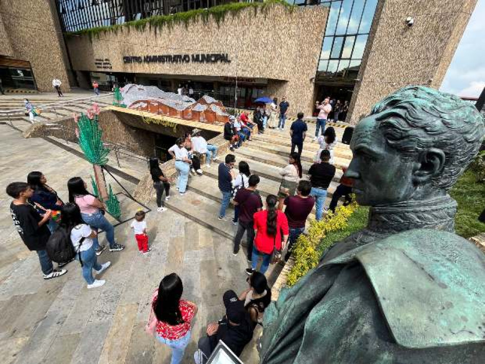 Unas 250 personas que ganaron el Concurso Docente esperan ser nombradas para arrancar labores en colegios de Manizales. Cerca de 50 participaron ayer en un plantón y en una reunión con la Secretaría de Educación. 