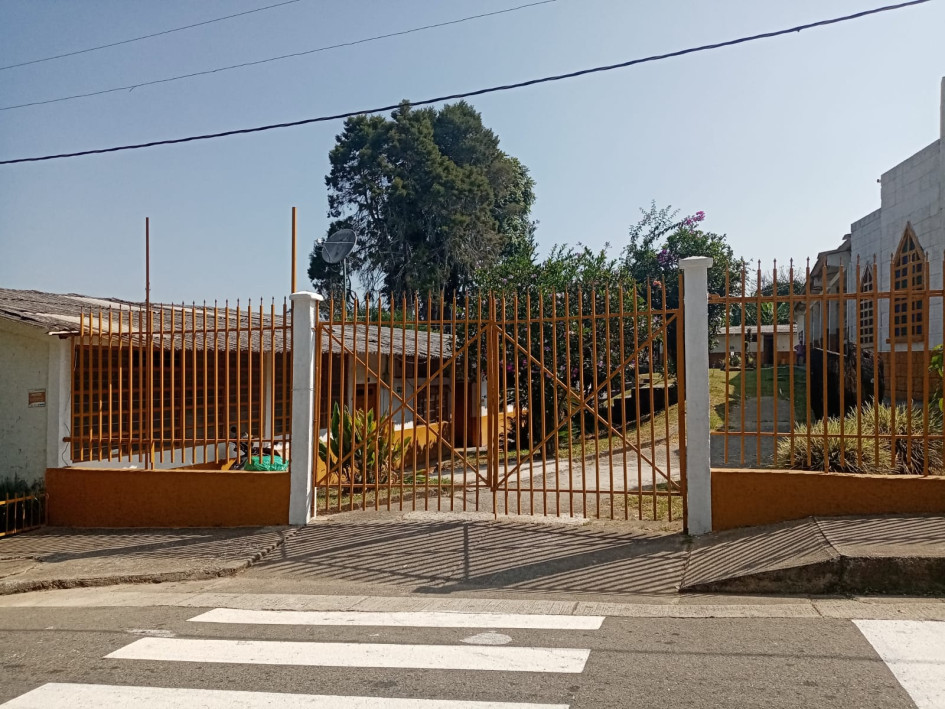 En el colegio José María Carbonell, de Palestina, desde el año pasado esperan la llegada de un etnoeducador con el propósito que les dicte clases de embera a unos 25 estudiantes de la parcialidad Ambacheke.