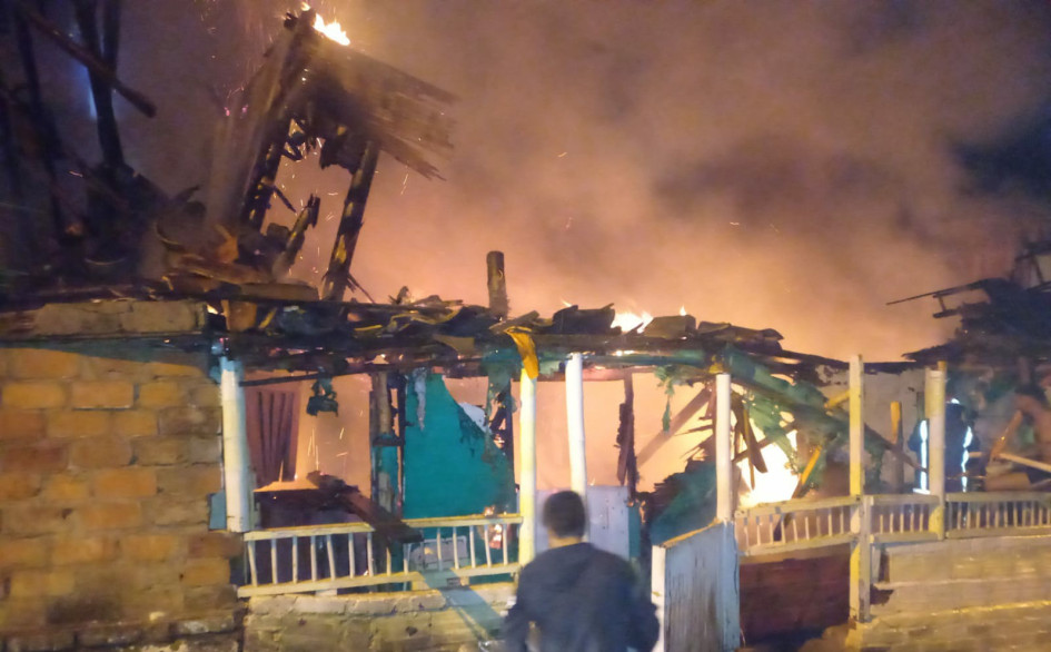 La conflagración ocurrió en la madrugada de este viernes en el barrio San Isidro de Anserma (Caldas).