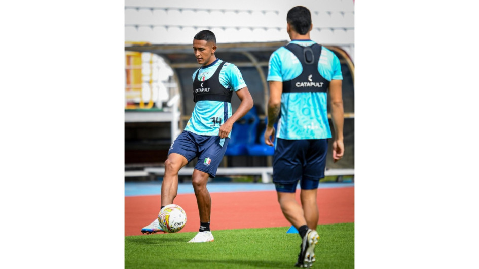 Jorge Cardona (izquierda) volverá hoy a la formación titular del Once Caldas ante La Equidad.