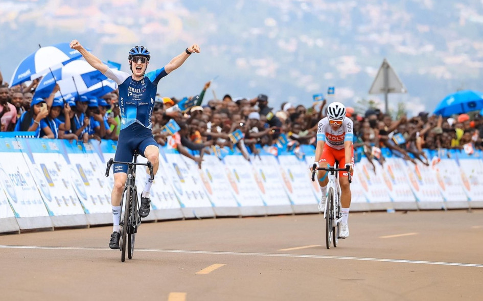 'Pácora', como es conocido Jhónatan Restrepo (derecha), ocupó el segundo lugar de la etapa de este viernes y es tercero en la general del Tour de Ruanda, que termina el domingo. El ganador de la jornada fue el inglés Joseph Blackmore.