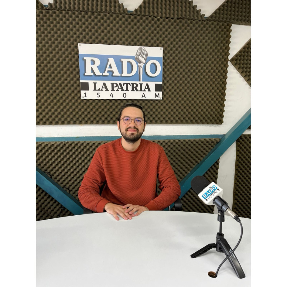 Alejandro Sánchez, escritor del libro Canasta Familiar.