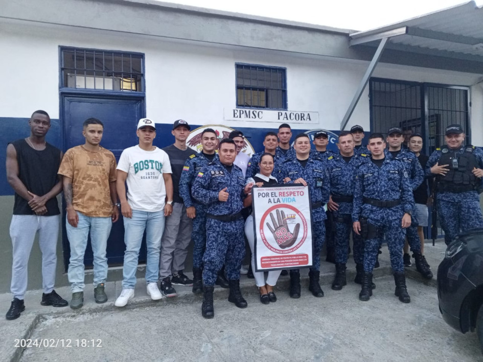 Protesta en la cárcel de Pácora contra la persecución de bandas criminales a los guardianes del país.