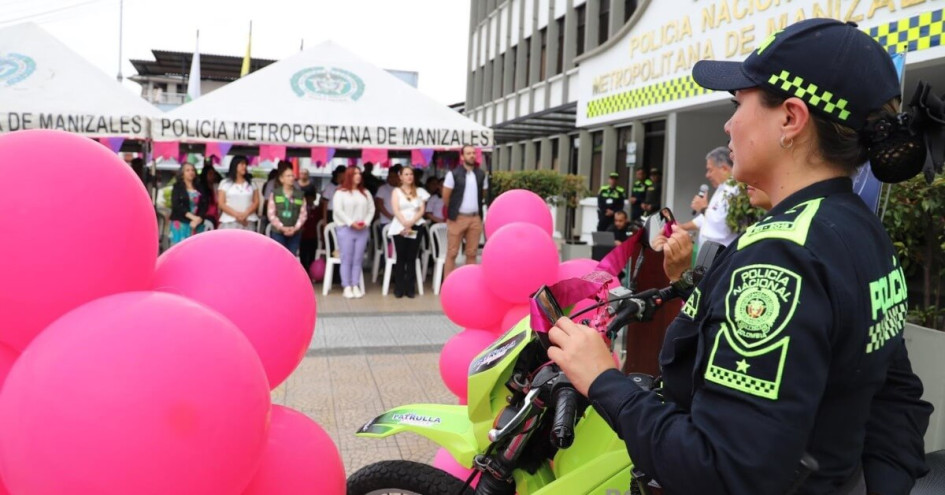 En Manizales y Caldas está la Patrulla Púrpura, estrategia dirigida a combatir cualquier forma de violencia contra la mujer. Va articulada con los servicios de atención de la Administración municipal, Fiscalía y comisarías de familia.