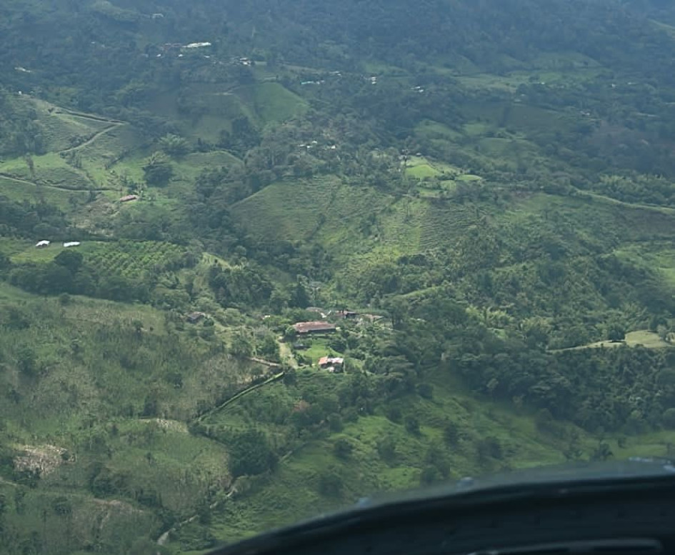 El general William René Salamanca informó que en área montañosa del sur de Antioquia ubicaron el Black Hawk 0614, tripulado por el mayor Juan Morales, capitán César Rodríguez y subintendentes Rafael González y Feder Celis. 