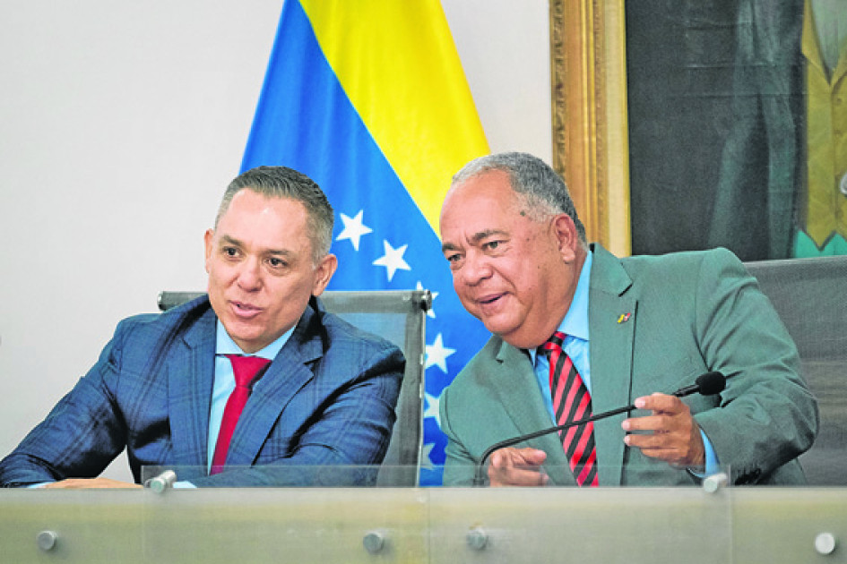 Foto | EFE | LA PATRIA  El presidente del Consejo Nacional Electoral (CNE), Elvis Amoroso, junto con el rector, Carlos Quintero, anunciaron la fecha de los comicios venezolanos.