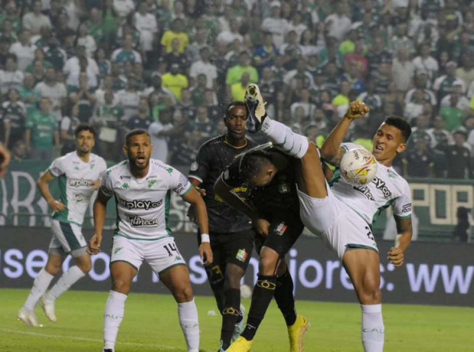 Otro valioso triunfo logró el Once Caldas anoche. Venció 1-0 al Deportivo Cali en el estadio Palmaseca, de Palmira, y volvió al lote de los ocho equipos clasificados para las semifinales. El único gol del partido lo marcó Gustavo Torres.