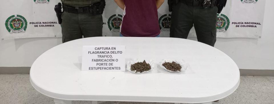 La Policía aprehendió a un hombre de 25 años con unos 40 gramos de marihuana, en el parque principal del corregimiento de Arboleda, en Pensilvania (Caldas).