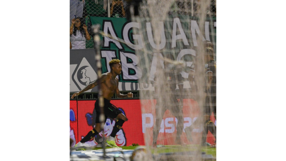 El extremo Gustavo Torres marcó el único tanto del partido.