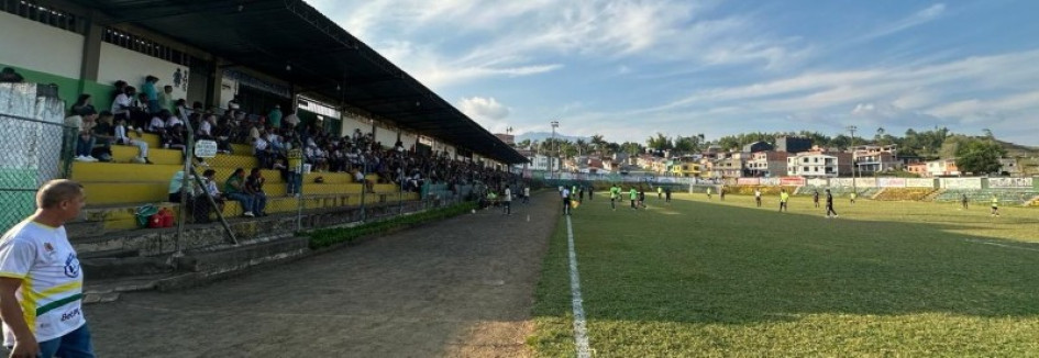 En el estadio El Vergel, Gama Riosucio Supía goleó 3-0 a Santa Rosa.