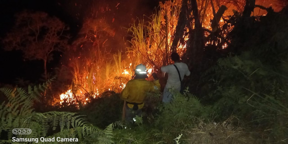 En la vereda El Porvenir de Supía se originó un incendio desde la noche del miércoles que duró hasta la madrugada del día siguiente.