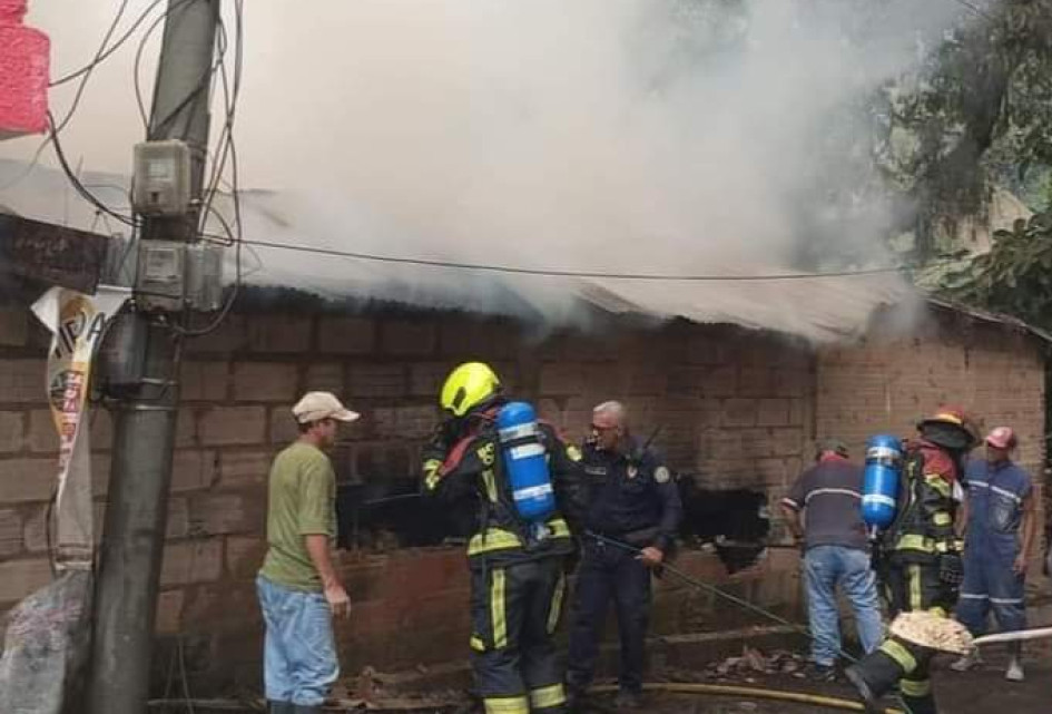 Esta es la casa incendiada en Marmato.