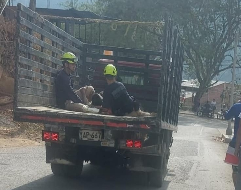 Los organismos de socorro trasladaron al minero herido a un centro asistencial. 