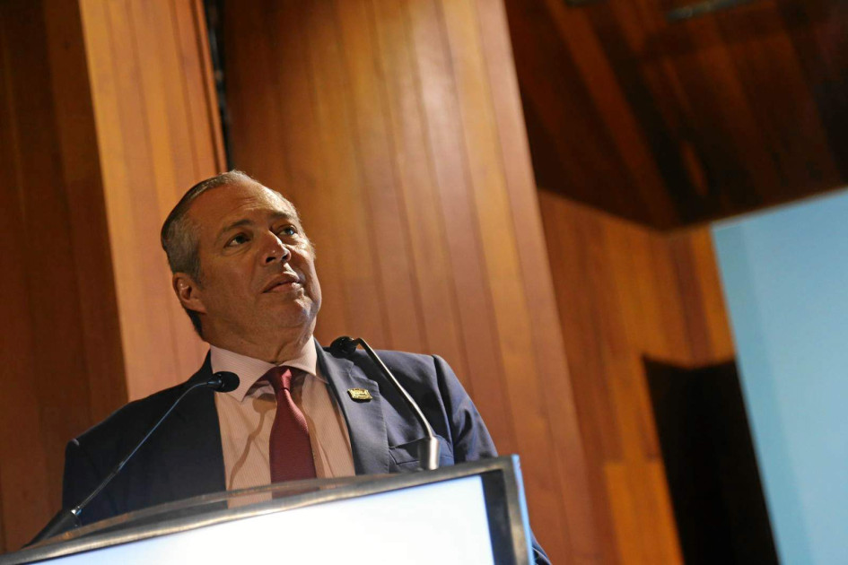 Foto | Senado.gov | LA PATRIA  Iván Name, senador por el partido Alianza Verde, remató su respuesta a Petro manifestando que no es cierto que el Congreso esté cerrado y que, de hecho, reanudará sus sesiones el próximo lunes.