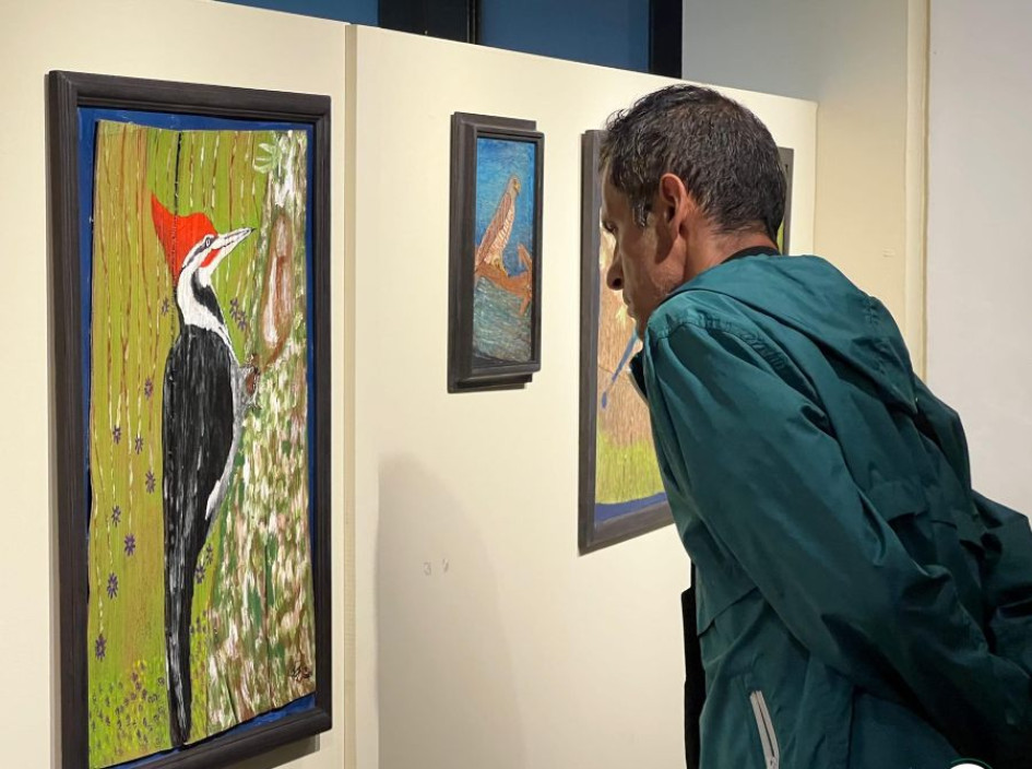 Las hojas de plátano y de palma fueron el lienzo del artista Jorge Augusto Valencia Quintero