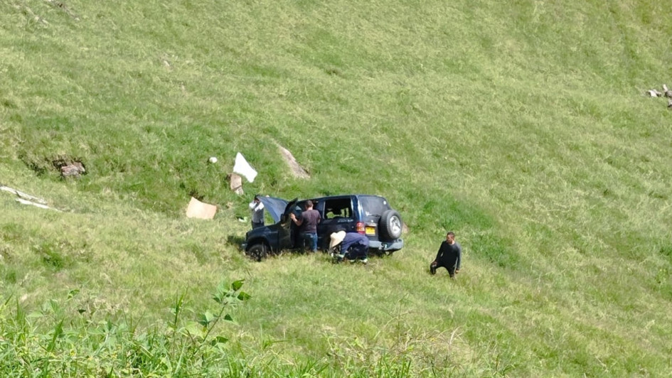 Una Mitsubishi Montero rodó por un potrero tras salirse de la carretera en el sector de La Gruta, cerca de Neira.