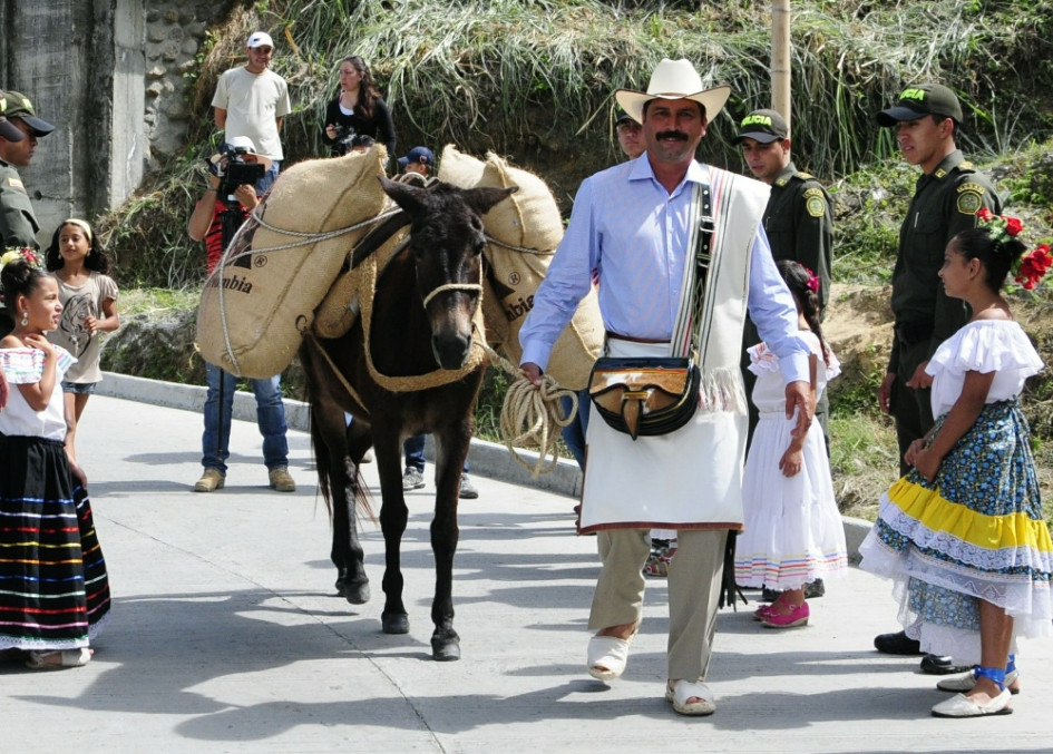 Carlos Castañeda, en su personaje de Juan Valdezm durante una vista al departamento de Caldas.