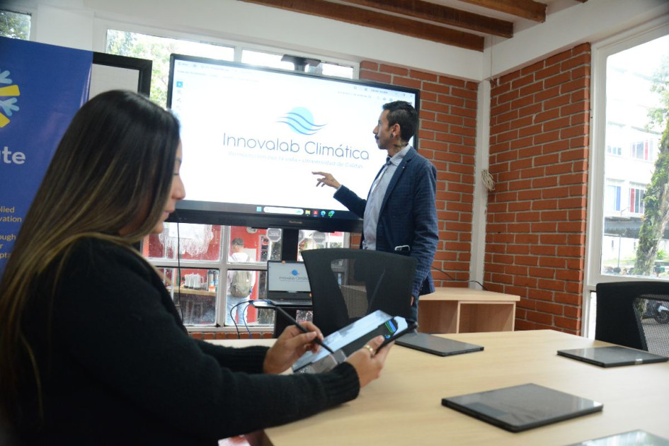 La Universidad de Caldas inauguró el laboratorio de Cambio Climático e Innovación Social.  