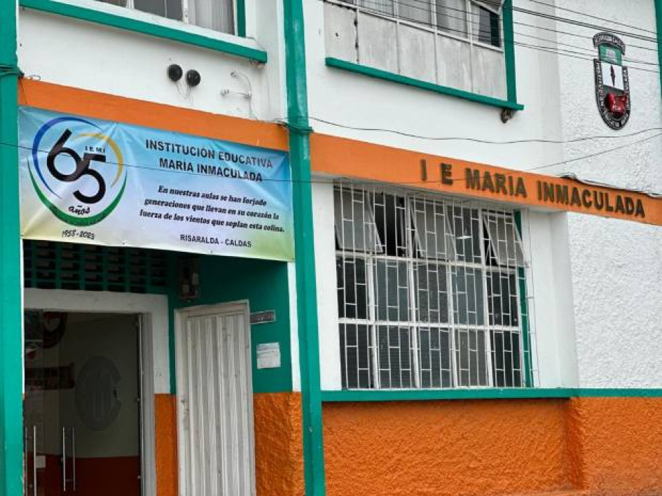 El Colegio María Inmaculada, de Risaralda, anuncia un cese de actividades desde hoy con el propósito de exigir nombramiento de docentes y de rector.
