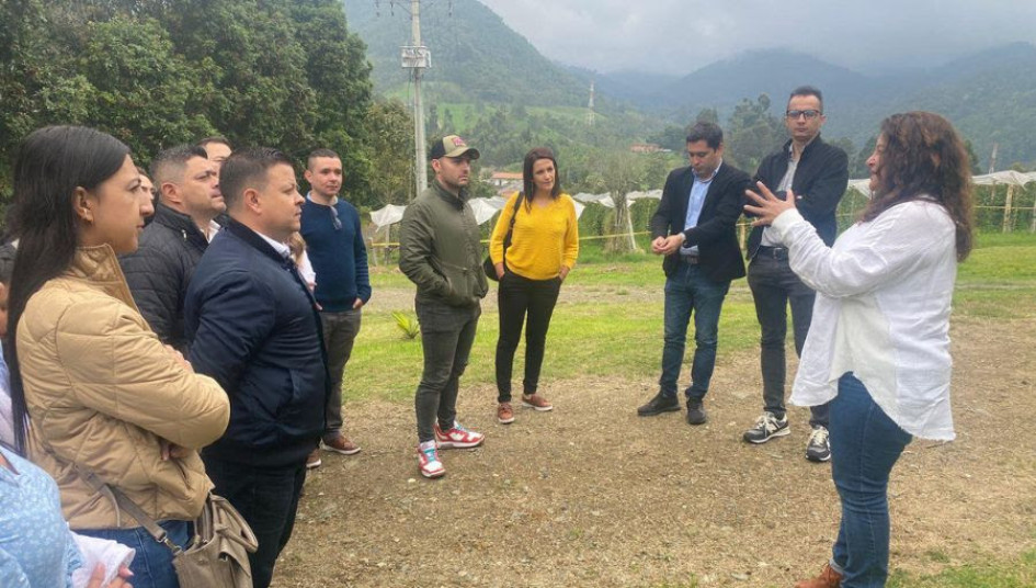 Con el alcalde de Anserma, Ómar Reina, verifican componentes que tendrá la sede Agroindustrial de la Universidad de Caldas en ese municipio.