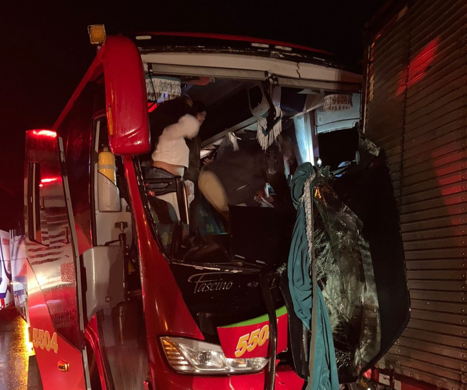 Este es el bus que se chocó cuando se dirigía hacia Pensilvania (Caldas).