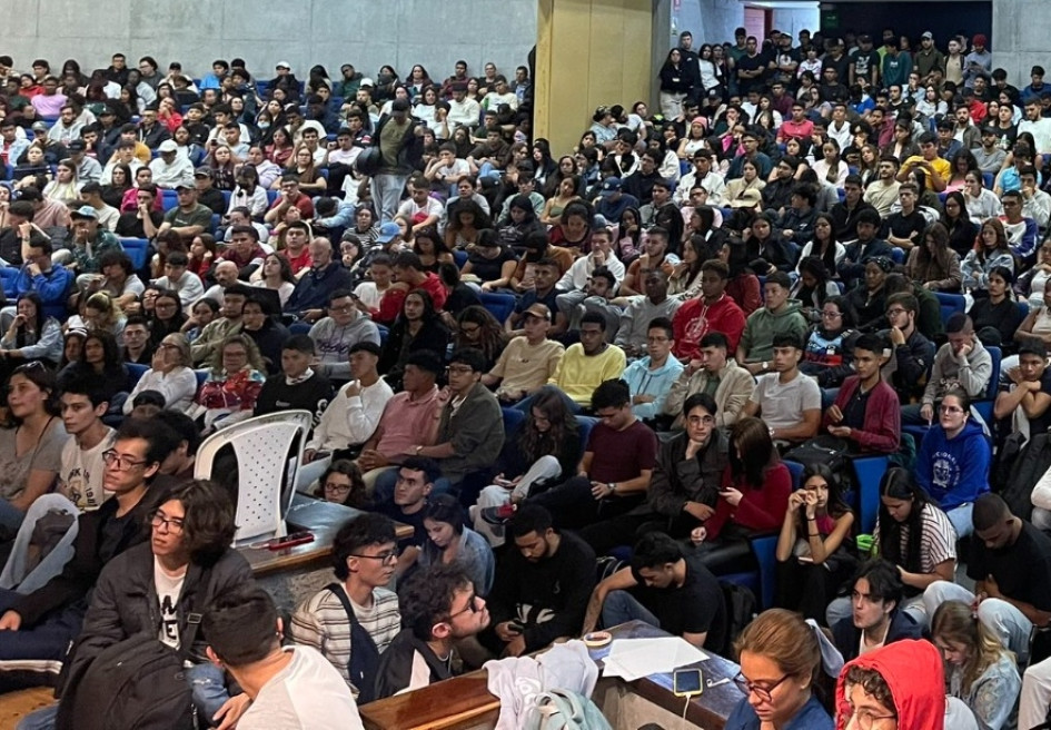 Los estudiantes tuvieron una asamblea en donde se discutió la situación de la Universidad Nacional y las medidas tomadas.