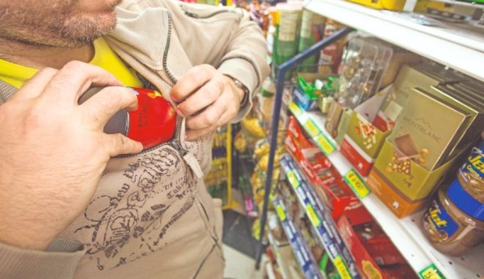 El uniformado es señalado de hurtar elementos avaluados en unos $600 mil pesos y dado el valor, la pena no sería muy alta.