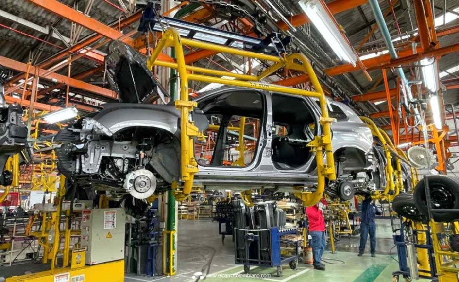La fabricación de vehículos automotores, remolques y semirremolques fue el sector que más decreció, con el -28,6 %.