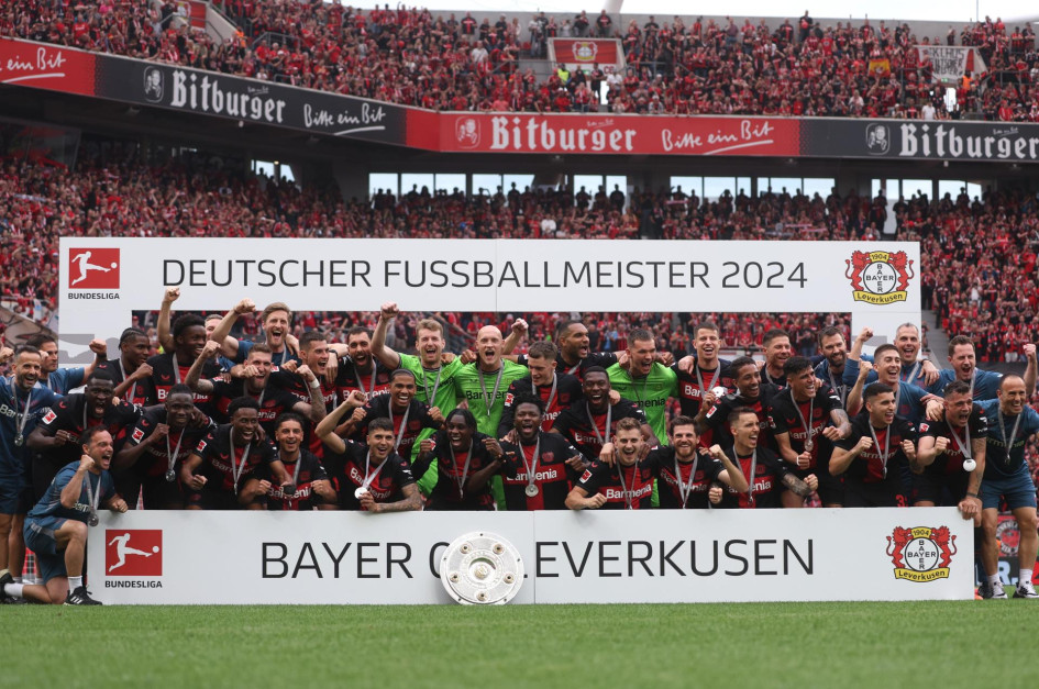 El Bayer Leverkusen, primer campeón invicto de la historia de la Bundesliga, se ganó el apodo de 'Neverlusen' (nunca pierde). 