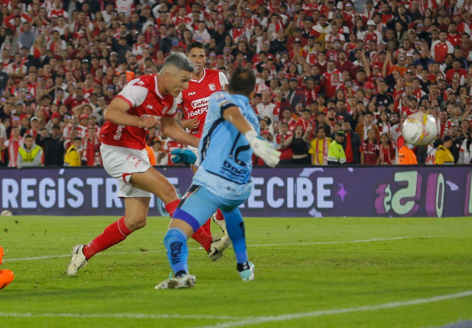 Daniel Torres anotó el único tanto del compromiso. Independiente Santa Fe suma 10 puntos de 12 disputados y es el favorito para llegar a la final.