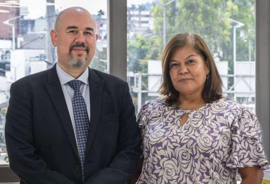 Diana Cárdenas Aguirre, vicerrectora entrante de la sede Manizales de la Universidad Nacional, al lado de Neil Guerrero, vicerrector saliente.