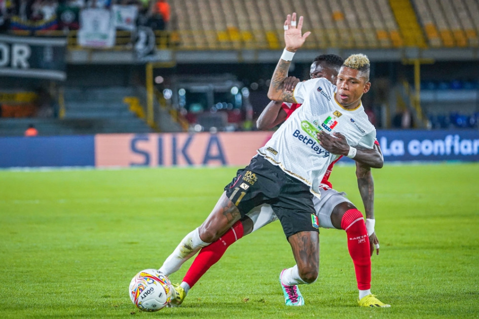 Once Caldas perdió en su visita a Santa Fe y complicó sus aspiraciones de llegar a la final de la Liga. Billy Arce pudo convertir un gol olímpico.