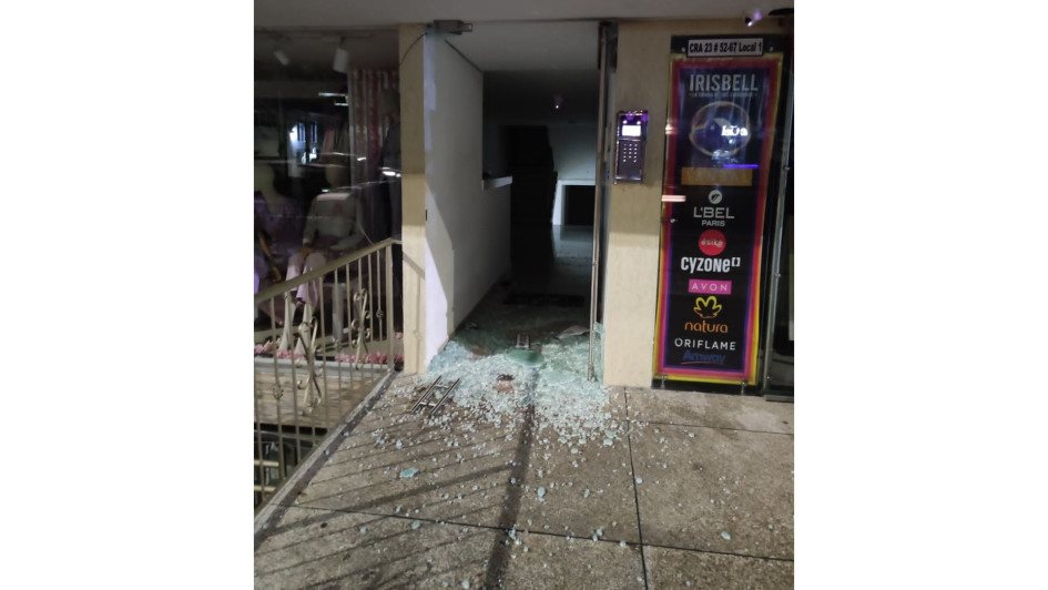 El edificio afectado se encuentra sobre la avenida Santander con calle 52 de Manizales.