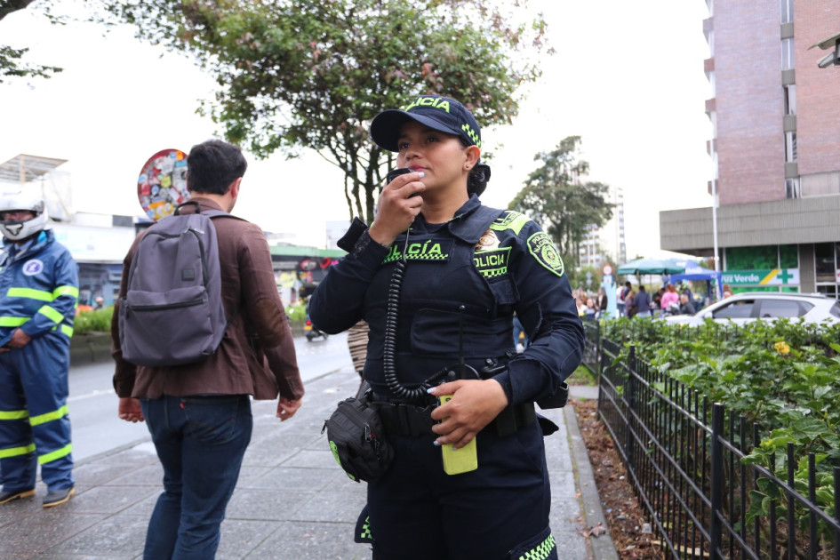 Sirley Acevedo, la patrullera que redujo al delincuente, labora en el CAI de El Cable.