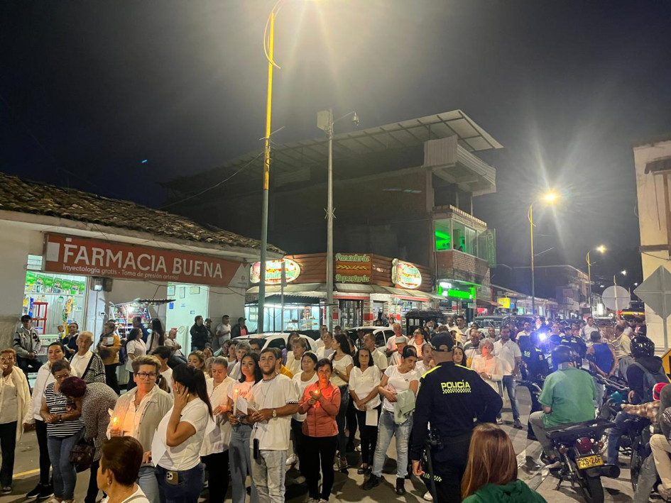 La comunidad de Risaralda (Caldas) marchó y pidió por el pronto regreso del sacerdote y exige respuesta de las autoridades.