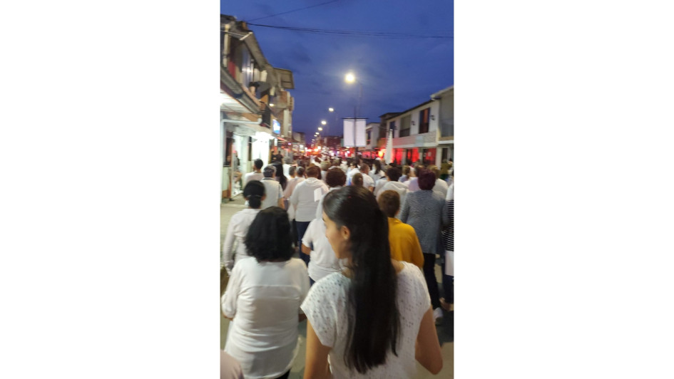 Habitantes de Risaralda, municipio natal del sacerdote caldense Darío Valencia Uribe, realizaron una velatón por el padre, desaparecido desde hace 20 días en Pereira.