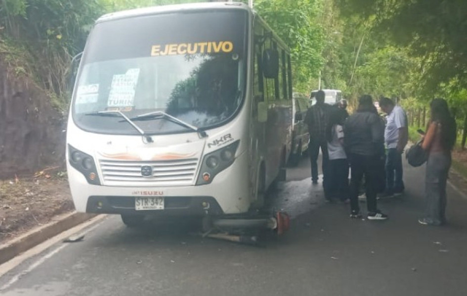 Este es el accidente entre el colectivo de Gran Caldas y la moto.