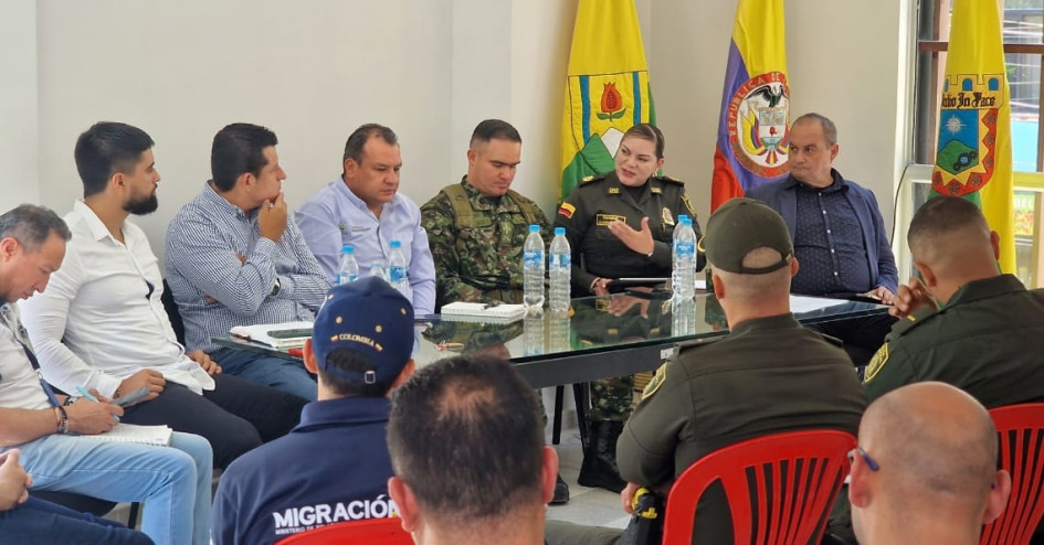 Consejo de seguridad en Arauca, corregimiento de Palestina (Caldas).