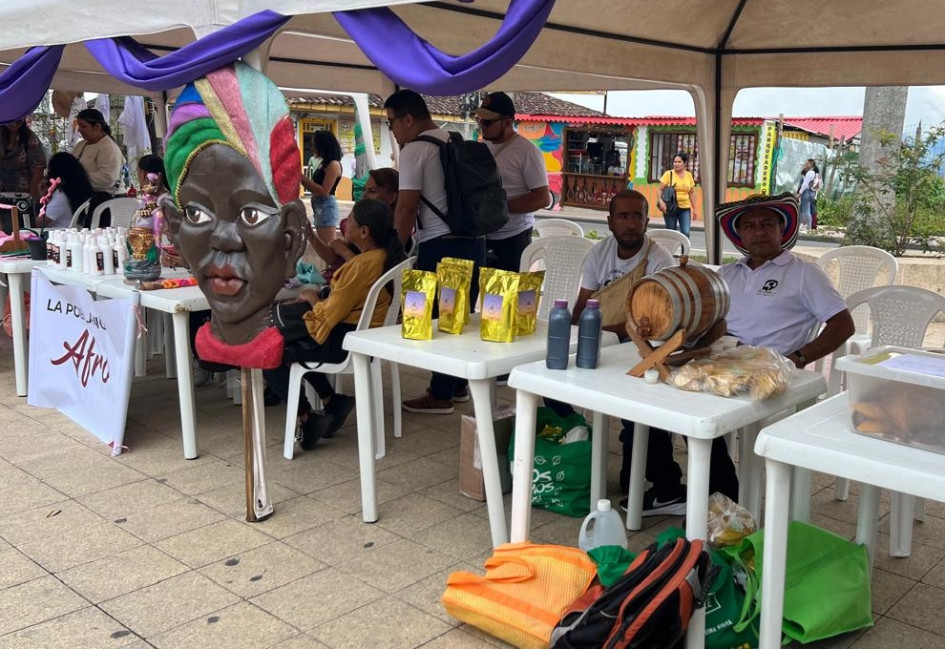 Parte de los asistentes a la Feria de Emprendimiento de las comunidades afro Anserma.