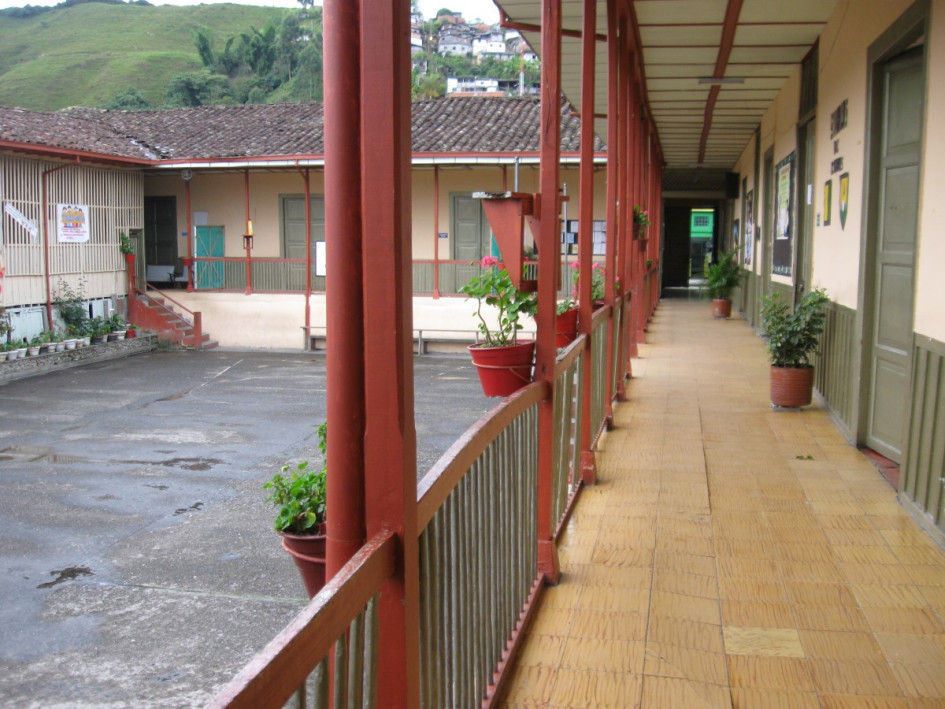 Escuela Abraham Montoya en Neira