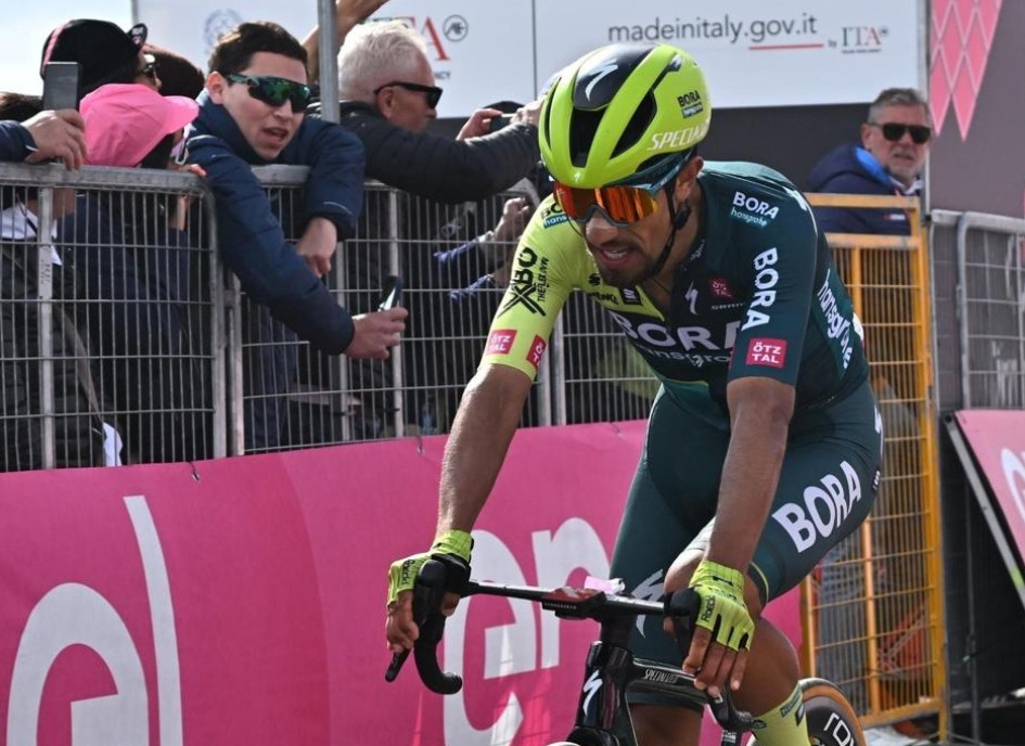 El colombiano Daniel Felipe Martínez (Bora Hansgrohe) es segundo en la clasificación general del Giro de Italia.
