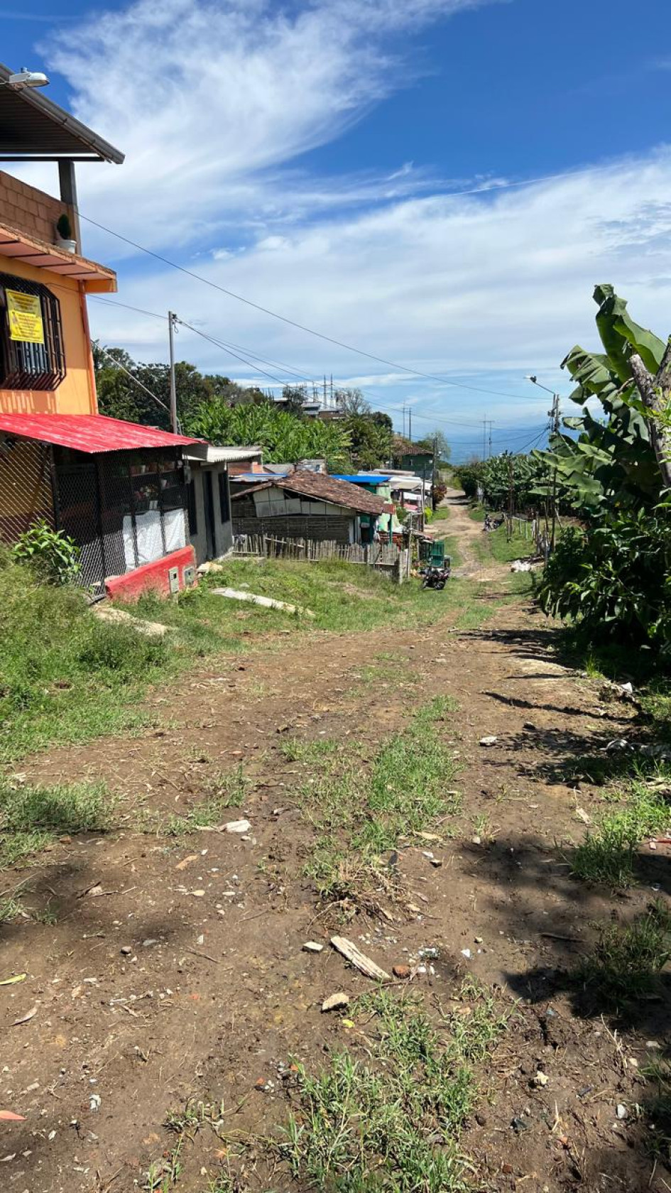 Así está actualmente la vía.