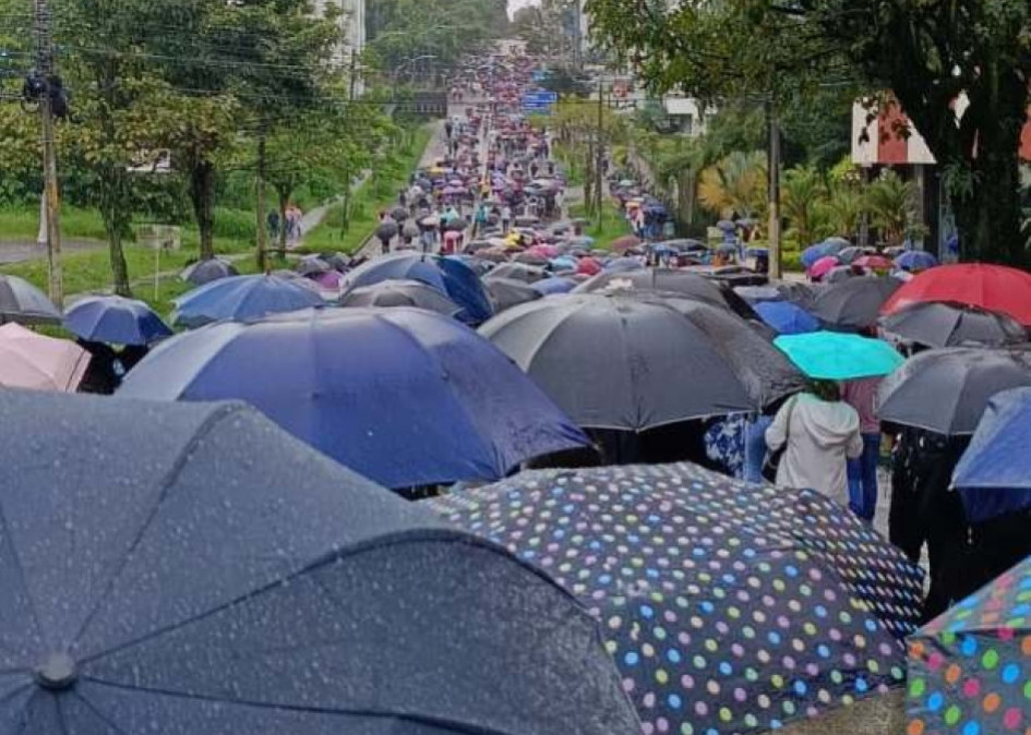 Los sindicatos de maestros de Caldas, Quindío y Risaralda lideraron el paro Regional de 24 horas, efectuado ayer. En Pereira protagonizaron un plantón en la sede de la Fiduprevisora.