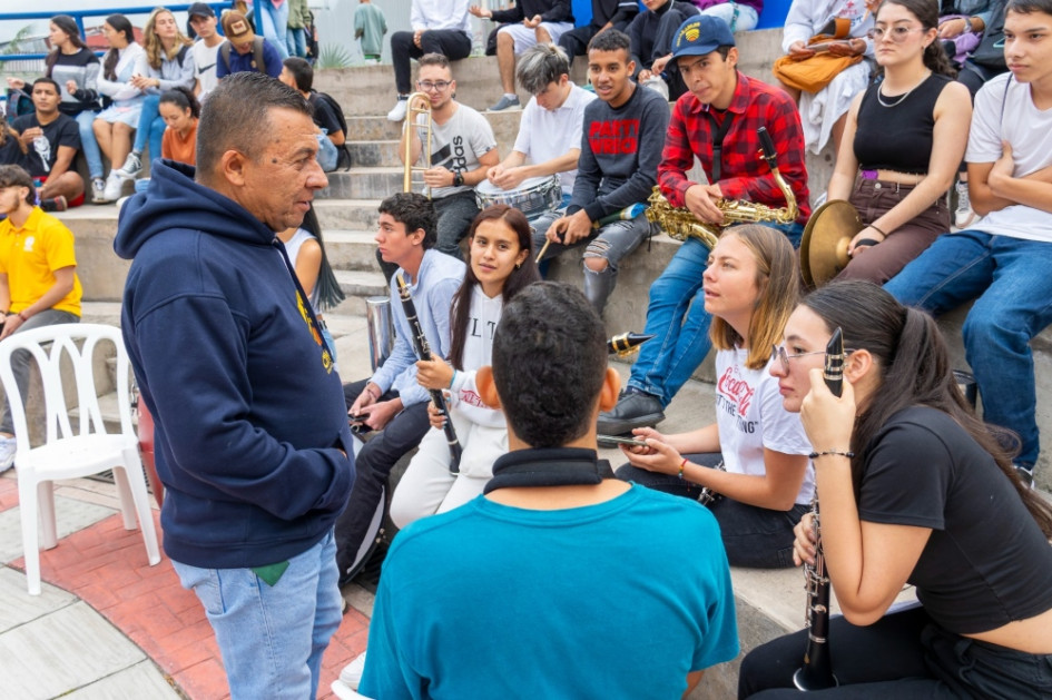 El rector del Cinoc, Juan Carlos Loaiza, en reunión con estudiantes. Hace cerca de 40 años edificaron la primera sede, donde construyeron el actual Campus Universitario.