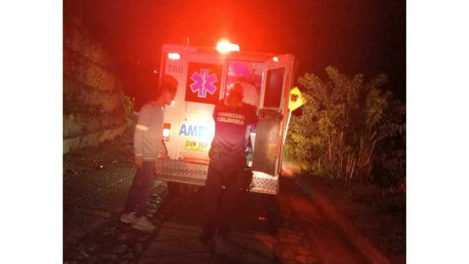 Los hombres fueron atendidos y trasladados al hospital de Marmato (Caldas) para su valoración médica.