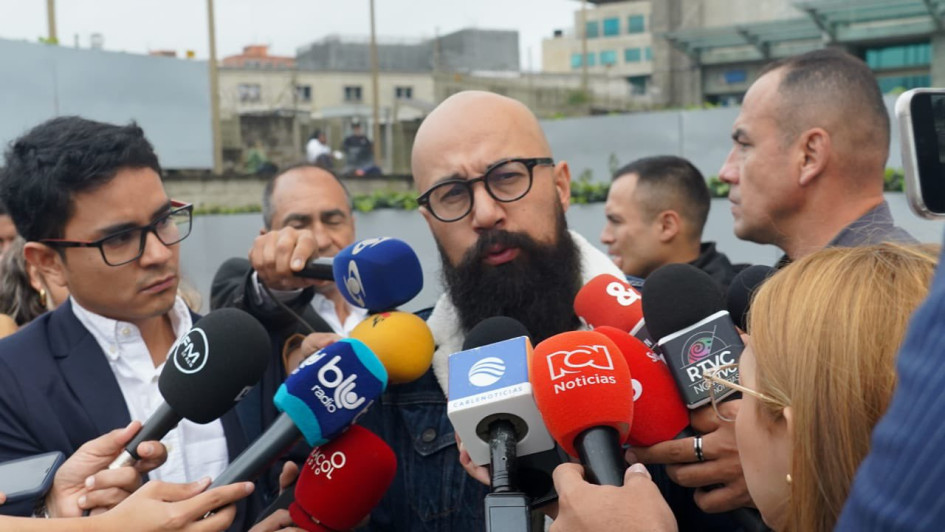 El director de la UNGRD, Carlos Carillo, este martes antes de rendir su informe ante la Fiscalía en Bogotá. 
