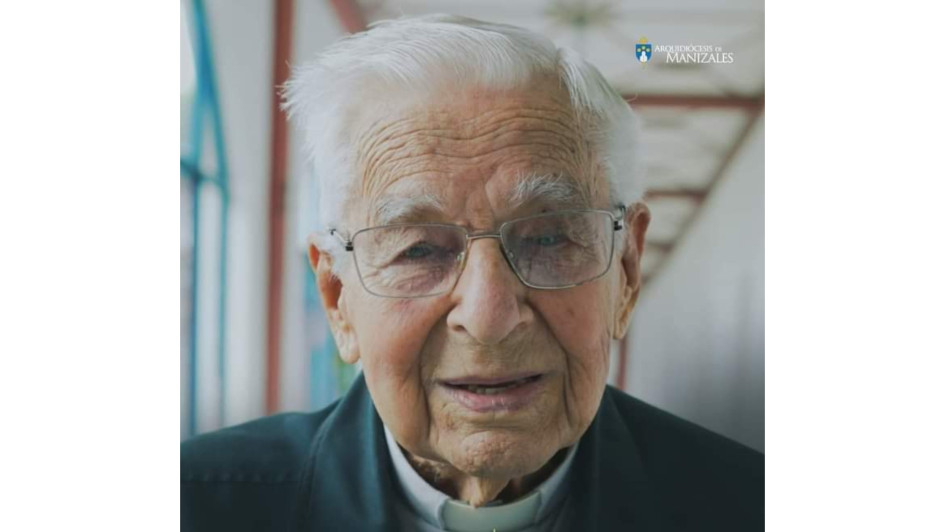 "Si yo volviera a nacer, sería sacerdote, para servir a Dios y salvar las almas", expresa el padre Evelio Valencia García, de 101 años.