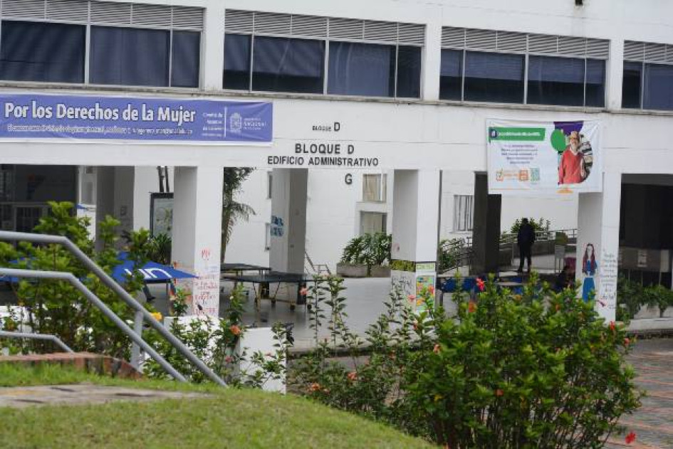 La Universidad Nacional de Colombia, incluida su sede en Manizales, sigue en cese de actividades. La situación se originó por la inconformidad del nombramiento de José Ismael Peña como rector. Vea en esta nota la constancia de rechazo de miembros del Consejo Superior.